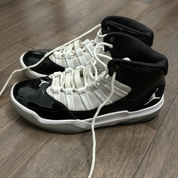 Men’s Jordan’s size 8 - Picture 3 of 9